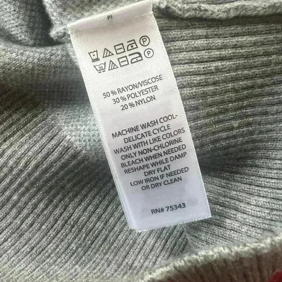 Max Studio NWOT. Never worn super soft. Large. V neck plaid print gray blues - Picture 11 of 11